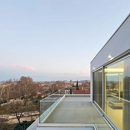 The Skyline Retreat Apartment