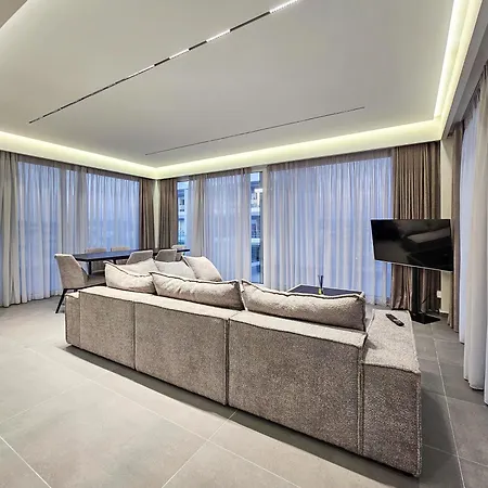 The Skyline Retreat Apartment *