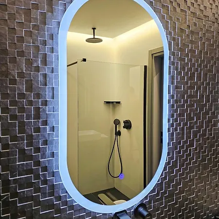 The Skyline Retreat Apartment