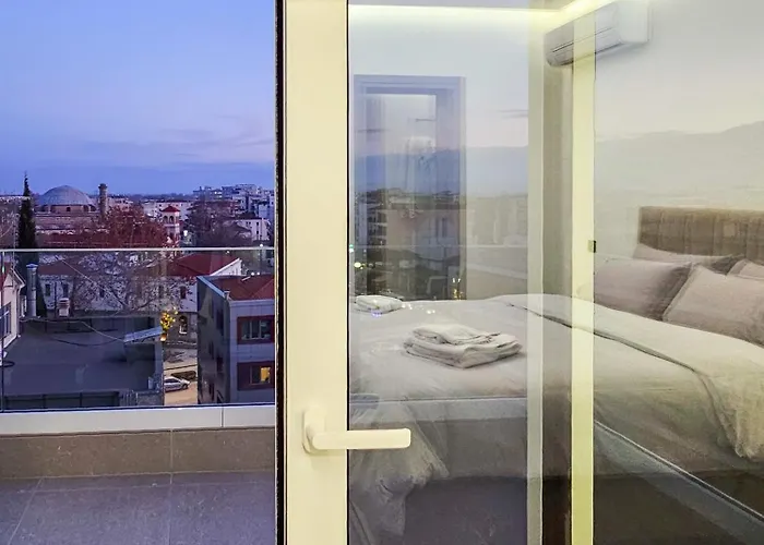 The Skyline Retreat *