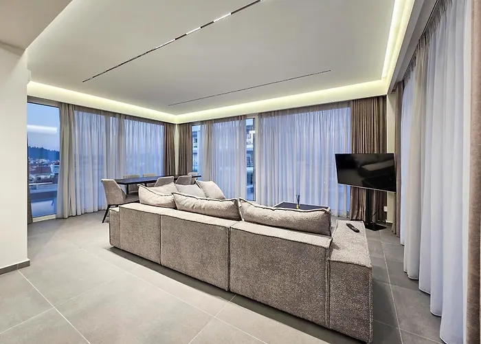 The Skyline Retreat Apartment *